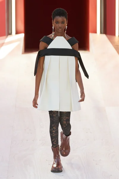 Look 11
